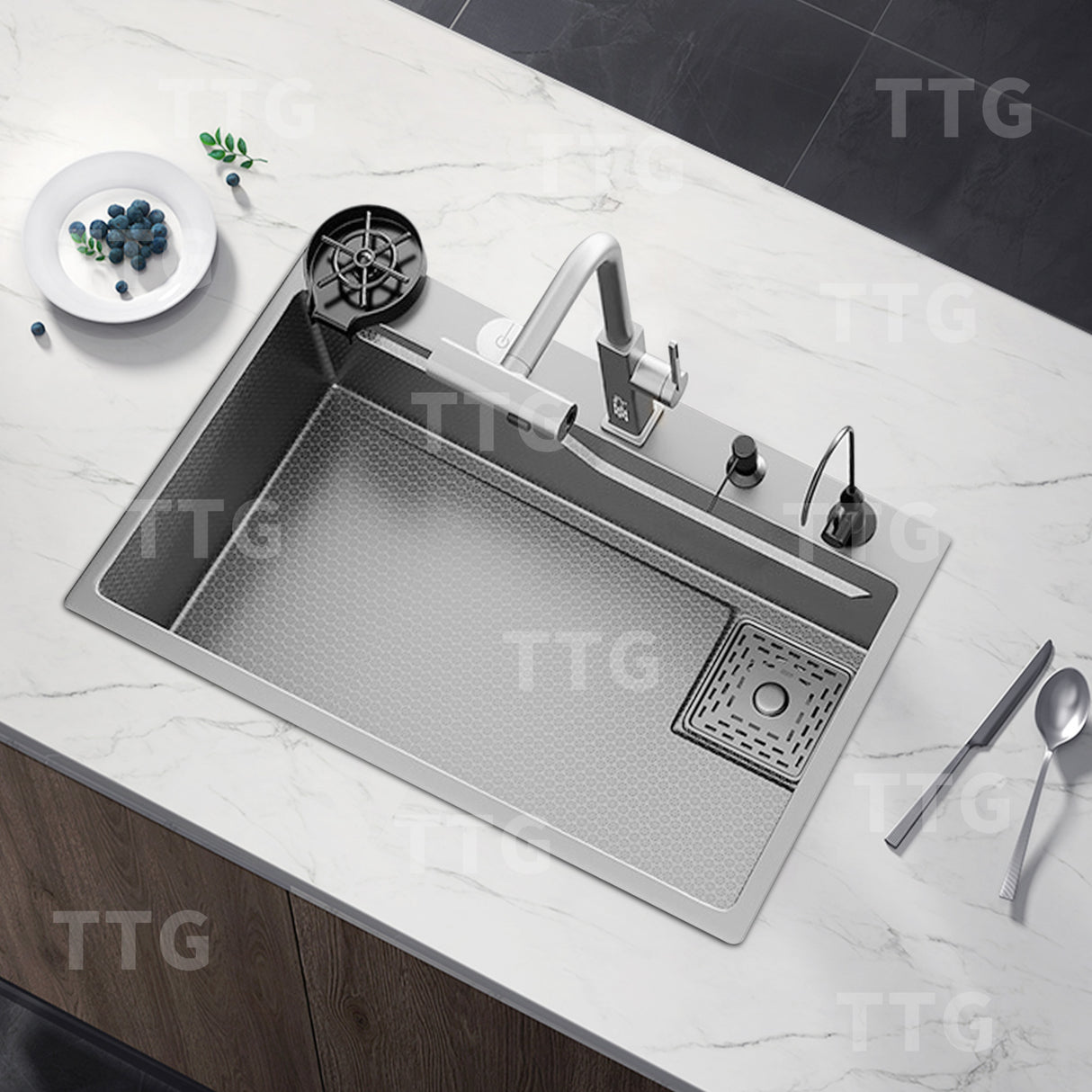 GM Waterfull Kitchen Sink